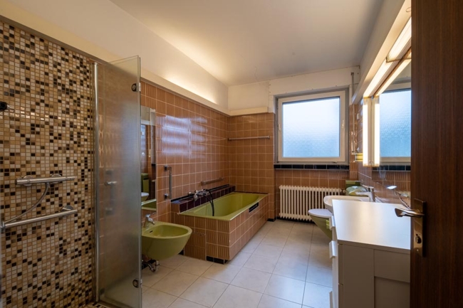 BAD im EG Zweifamilienhaus Bad Soden am Taunus / Altenhain