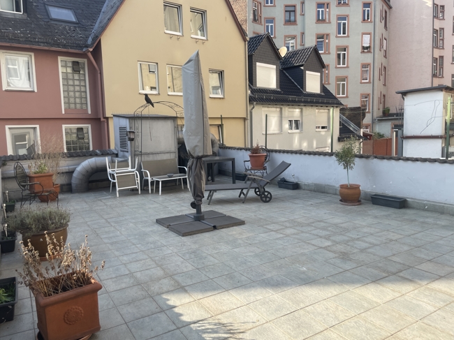 Dachterrasse Gastronomie und Wohnung Frankfurt /M